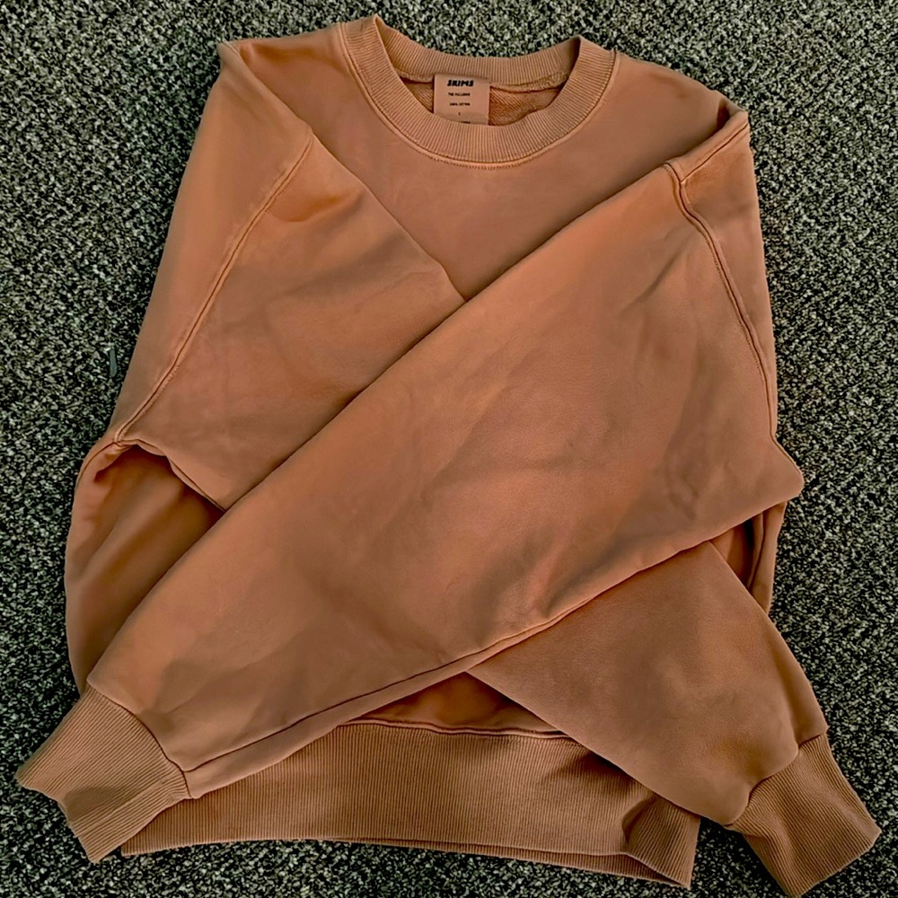 Skims. Slightly cropped pullover crewneck. Size small